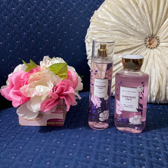 Bath & Body Works Other - BATH & BODY WORKS SET. . . CHAMPAGNE TOAST SCENT